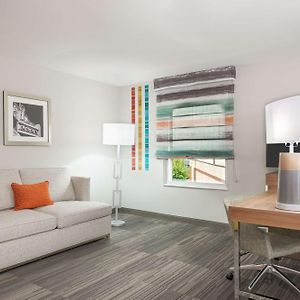King Studio Hearing Accessible or Non-Smoking